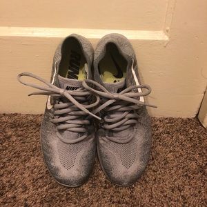 Nike Women gray sneaker.